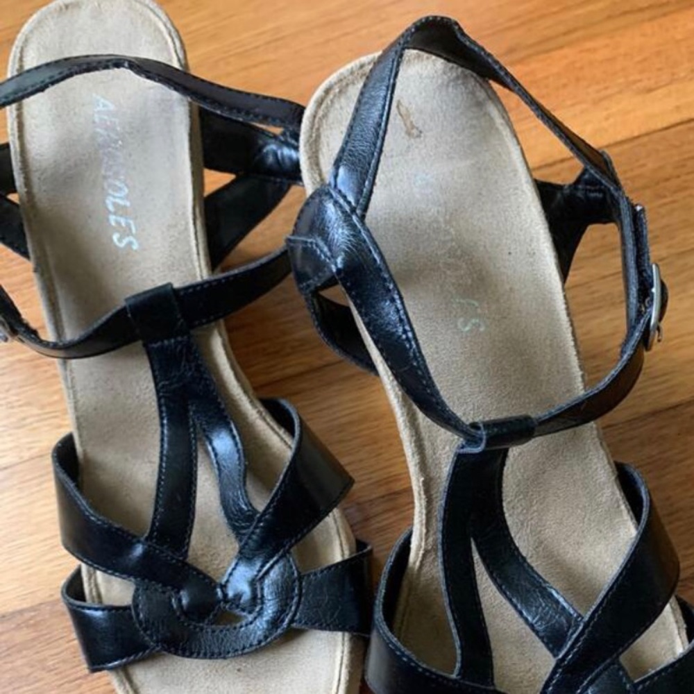 New black wedge sandals size 81/2